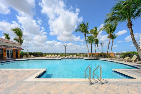 Condo in Miami, Florida, 1 bedroom № 2313779 - photo 26