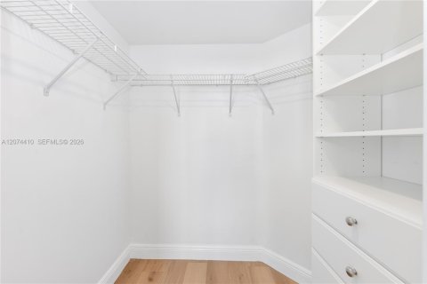 Condo in Miami, Florida, 1 bedroom № 2313779 - photo 13