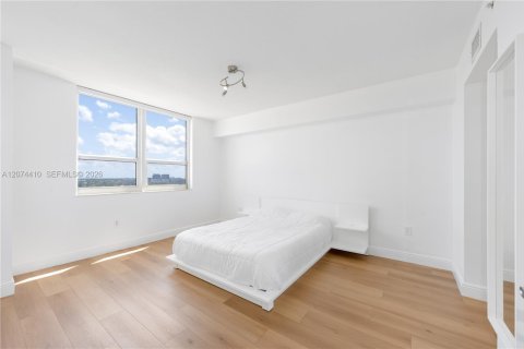 Condo in Miami, Florida, 1 bedroom № 2313779 - photo 11