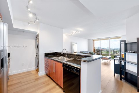 Condo in Miami, Florida, 1 bedroom № 2313779 - photo 6
