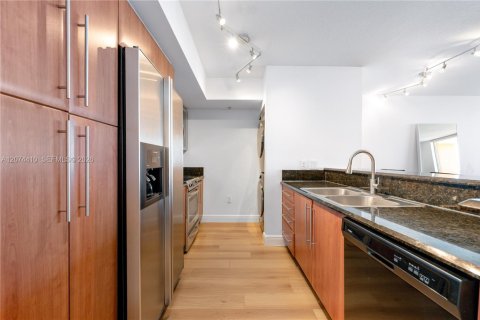 Condo in Miami, Florida, 1 bedroom № 2313779 - photo 8