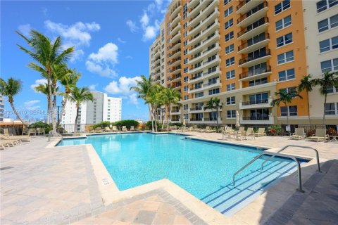 Condo in Miami, Florida, 1 bedroom № 2313779 - photo 28