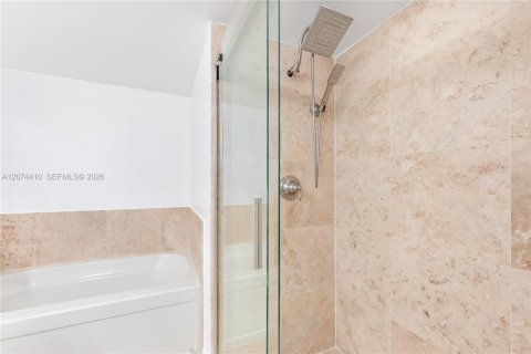 Condo in Miami, Florida, 1 bedroom № 2313779 - photo 16