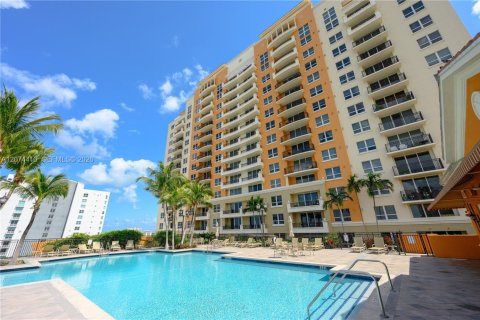 Condo in Miami, Florida, 1 bedroom № 2313779 - photo 24