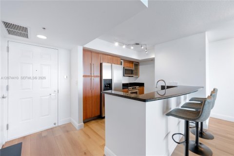 Condo in Miami, Florida, 1 bedroom № 2313779 - photo 5