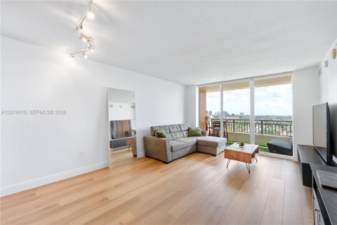 Condo in Miami, Florida, 1 bedroom № 2313779 - photo 3