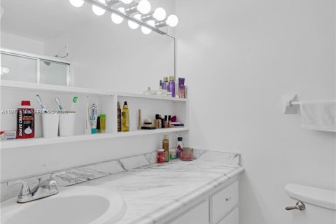 Condo in Miami Beach, Florida  № 2041743 - photo 18