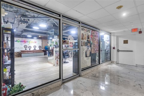 Condo in Miami Beach, Florida  № 2041743 - photo 23