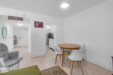 Condo in Miami Beach, Florida  № 2041743 - photo 11