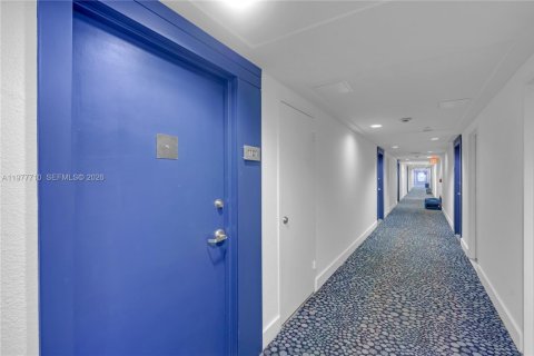 Condo in Miami Beach, Florida  № 2041743 - photo 7