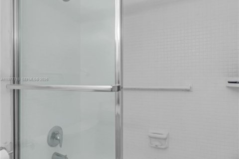 Condo in Miami Beach, Florida  № 2041743 - photo 19