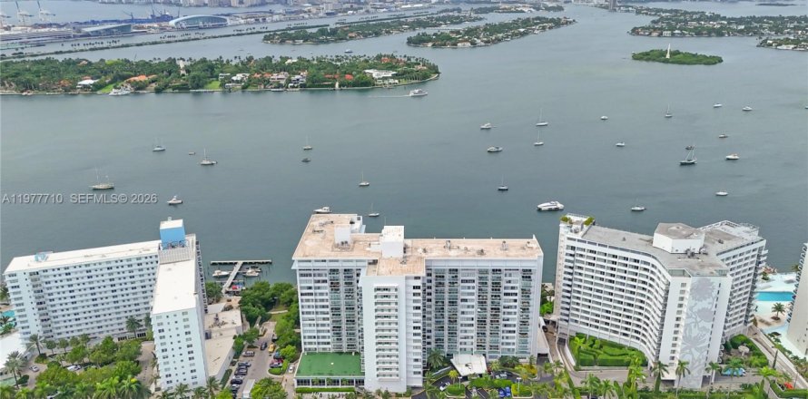 Studio in the Condo in Miami Beach, Florida  № 2041743