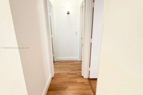 Снять в аренду кондоминиум в Уэст-Палм-Бич, Флорида 2 спальни, 84.91м2, № 1966732 - фото 6