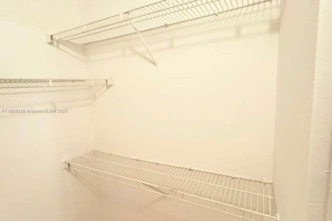 Снять в аренду кондоминиум в Уэст-Палм-Бич, Флорида 2 спальни, 84.91м2, № 1966732 - фото 17