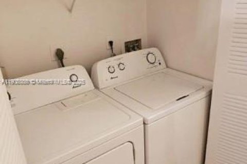 Снять в аренду кондоминиум в Уэст-Палм-Бич, Флорида 2 спальни, 84.91м2, № 1966732 - фото 20