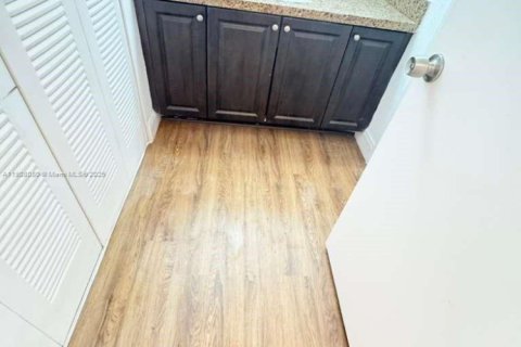 Снять в аренду кондоминиум в Уэст-Палм-Бич, Флорида 2 спальни, 84.91м2, № 1966732 - фото 18