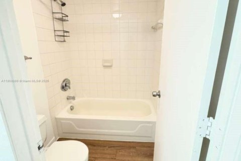 Снять в аренду кондоминиум в Уэст-Палм-Бич, Флорида 2 спальни, 84.91м2, № 1966732 - фото 9