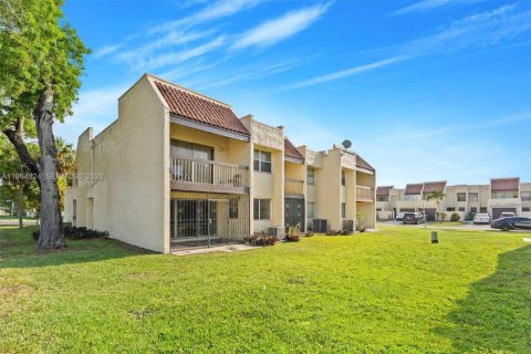 Townhouse in Lauderhill, Florida 3 bedrooms, 190.45 sq.m. № 2026097 - photo 18