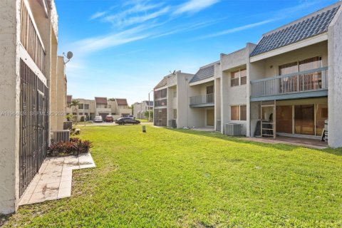 Townhouse in Lauderhill, Florida 3 bedrooms, 190.45 sq.m. № 2026097 - photo 19