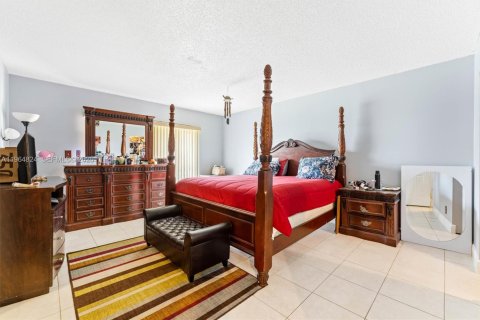 Townhouse in Lauderhill, Florida 3 bedrooms, 190.45 sq.m. № 2026097 - photo 10