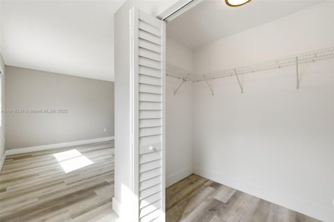 Снять в аренду виллу или дом в Майами, Флорида 3 спальни, 167.22м2, № 1973036 - фото 26