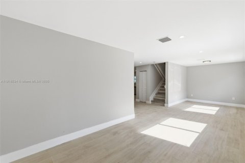 Снять в аренду виллу или дом в Майами, Флорида 3 спальни, 167.22м2, № 1973036 - фото 5