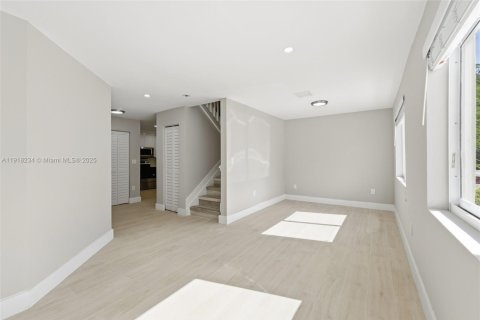 Снять в аренду виллу или дом в Майами, Флорида 3 спальни, 167.22м2, № 1973036 - фото 14