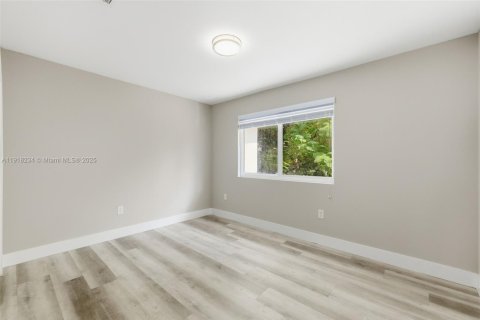 Снять в аренду виллу или дом в Майами, Флорида 3 спальни, 167.22м2, № 1973036 - фото 12