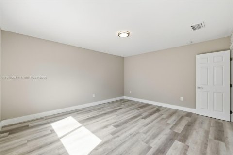 Снять в аренду виллу или дом в Майами, Флорида 3 спальни, 167.22м2, № 1973036 - фото 24