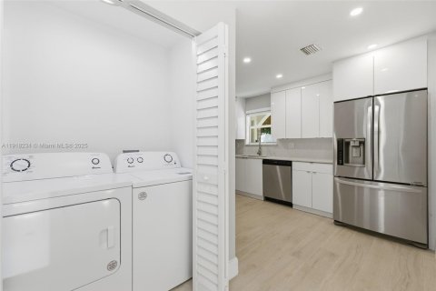 Снять в аренду виллу или дом в Майами, Флорида 3 спальни, 167.22м2, № 1973036 - фото 4