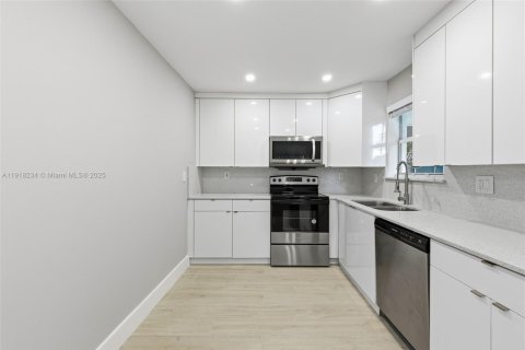 Снять в аренду виллу или дом в Майами, Флорида 3 спальни, 167.22м2, № 1973036 - фото 19