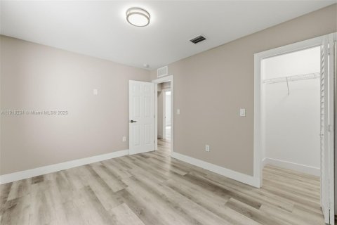 Снять в аренду виллу или дом в Майами, Флорида 3 спальни, 167.22м2, № 1973036 - фото 11