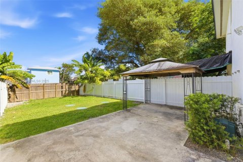 Снять в аренду виллу или дом в Майами, Флорида 3 спальни, 167.22м2, № 1973036 - фото 27