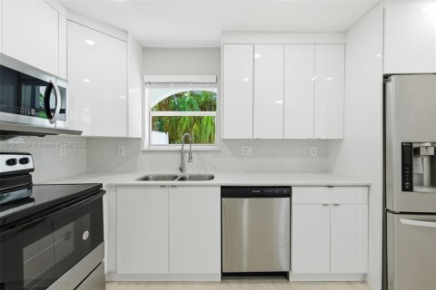 Снять в аренду виллу или дом в Майами, Флорида 3 спальни, 167.22м2, № 1973036 - фото 6