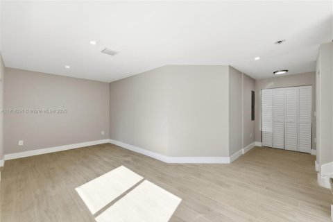 Снять в аренду виллу или дом в Майами, Флорида 3 спальни, 167.22м2, № 1973036 - фото 17