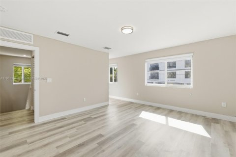 Снять в аренду виллу или дом в Майами, Флорида 3 спальни, 167.22м2, № 1973036 - фото 8