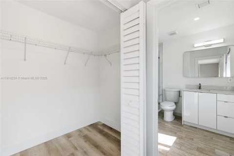 Снять в аренду виллу или дом в Майами, Флорида 3 спальни, 167.22м2, № 1973036 - фото 9