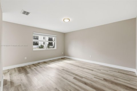 Снять в аренду виллу или дом в Майами, Флорида 3 спальни, 167.22м2, № 1973036 - фото 22