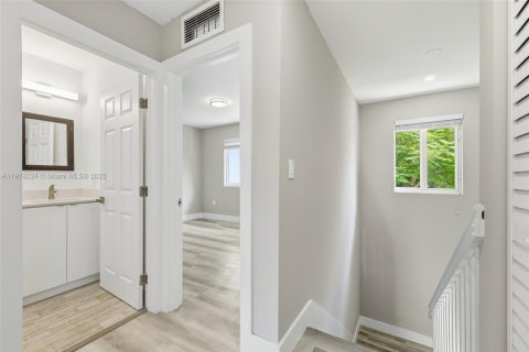 Снять в аренду виллу или дом в Майами, Флорида 3 спальни, 167.22м2, № 1973036 - фото 7