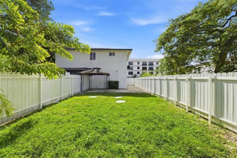 Снять в аренду виллу или дом в Майами, Флорида 3 спальни, 167.22м2, № 1973036 - фото 28