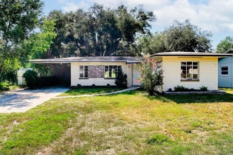 House in Leesburg, Florida 3 bedrooms, 115.29 sq.m. № 2216723