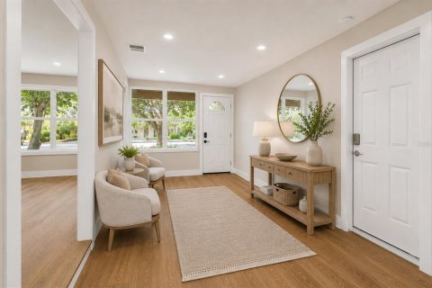 House in Saint Petersburg, Florida 3 bedrooms, 147.71 sq.m. № 2221341 - photo 8