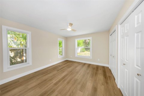 House in Saint Petersburg, Florida 3 bedrooms, 147.71 sq.m. № 2221341 - photo 16