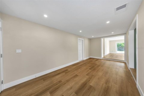 House in Saint Petersburg, Florida 3 bedrooms, 147.71 sq.m. № 2221341 - photo 26