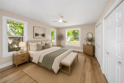 House in Saint Petersburg, Florida 3 bedrooms, 147.71 sq.m. № 2221341 - photo 15