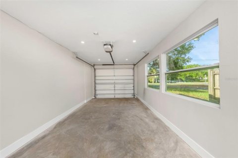 House in Saint Petersburg, Florida 3 bedrooms, 147.71 sq.m. № 2221341 - photo 24