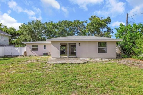 House in Saint Petersburg, Florida 3 bedrooms, 147.71 sq.m. № 2221341 - photo 30