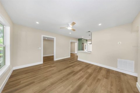House in Saint Petersburg, Florida 3 bedrooms, 147.71 sq.m. № 2221341 - photo 28