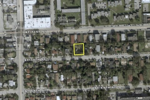 Land in Miami, Florida № 1870038 - photo 1