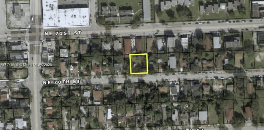 Land in Miami, Florida № 1870038